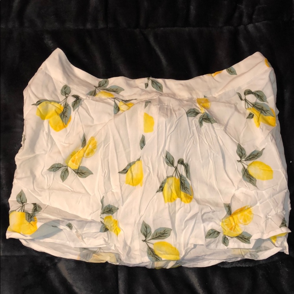 *BRAND NEW* Lemon shorts